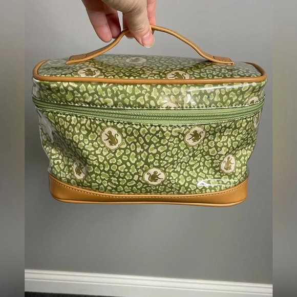 Tommy Bahama Handbags - Tommy Bahama Train Case Monkey Print Return to Waikiki Cosmetic bag travel